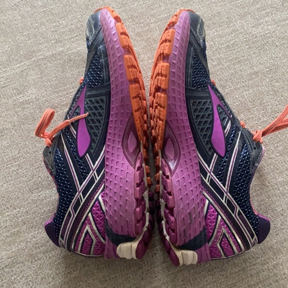 Brooks Adrenaline GTS 15 running shoe/sneaker Size 9. - Picture 3 of 10